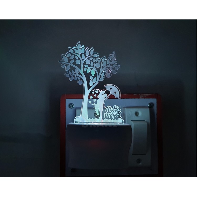 UKANI 3D love couple with umbrella  Night lamp with 7 color automatic Changing Light For Home bedroom Gift  Cafe Office Valentine Gift  size (3 inch )